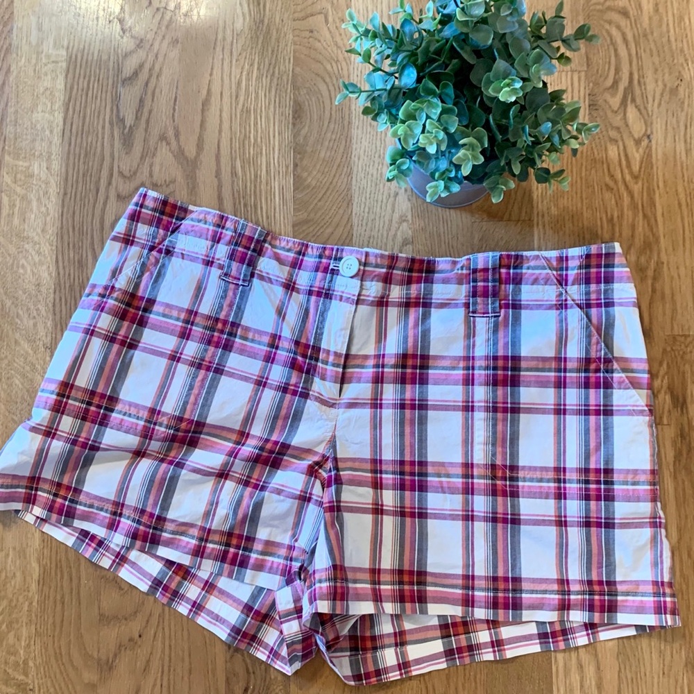 New York and Company pink plaid 3” shorts (EUC)